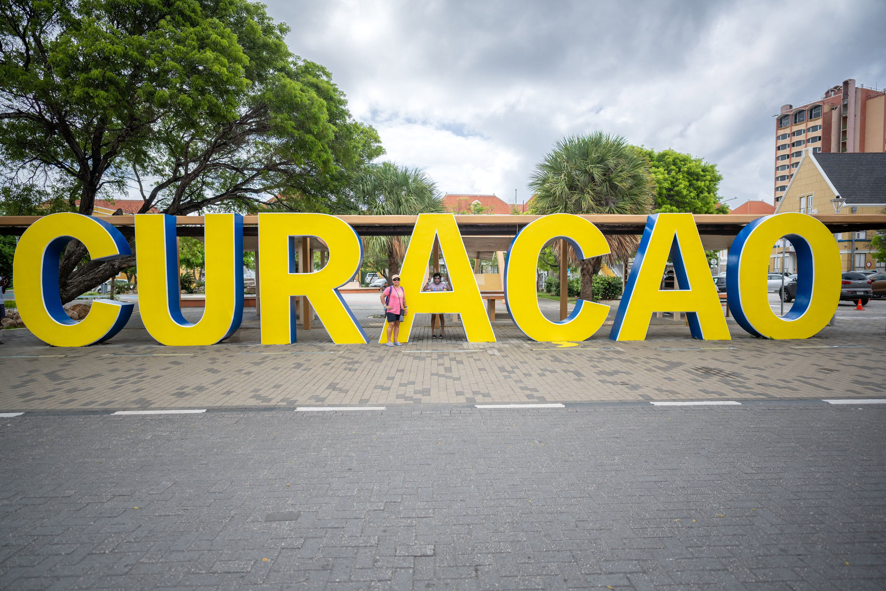 Lucy and Daniela posing in front of the traditional Curaçao sign.