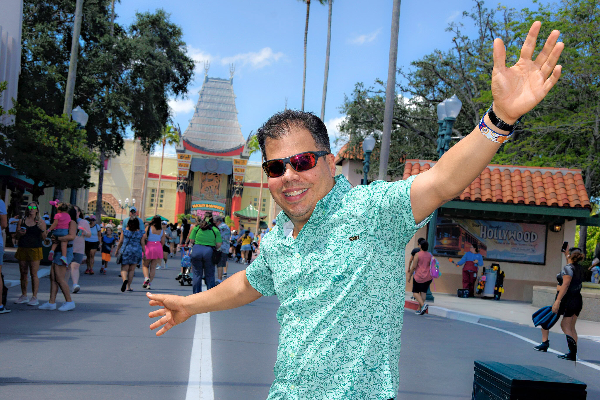Ra&uacute;l Col&oacute;n welcomes visitors on Hollywood Boulevard at Disney&rsquo;s Hollywood Studios.