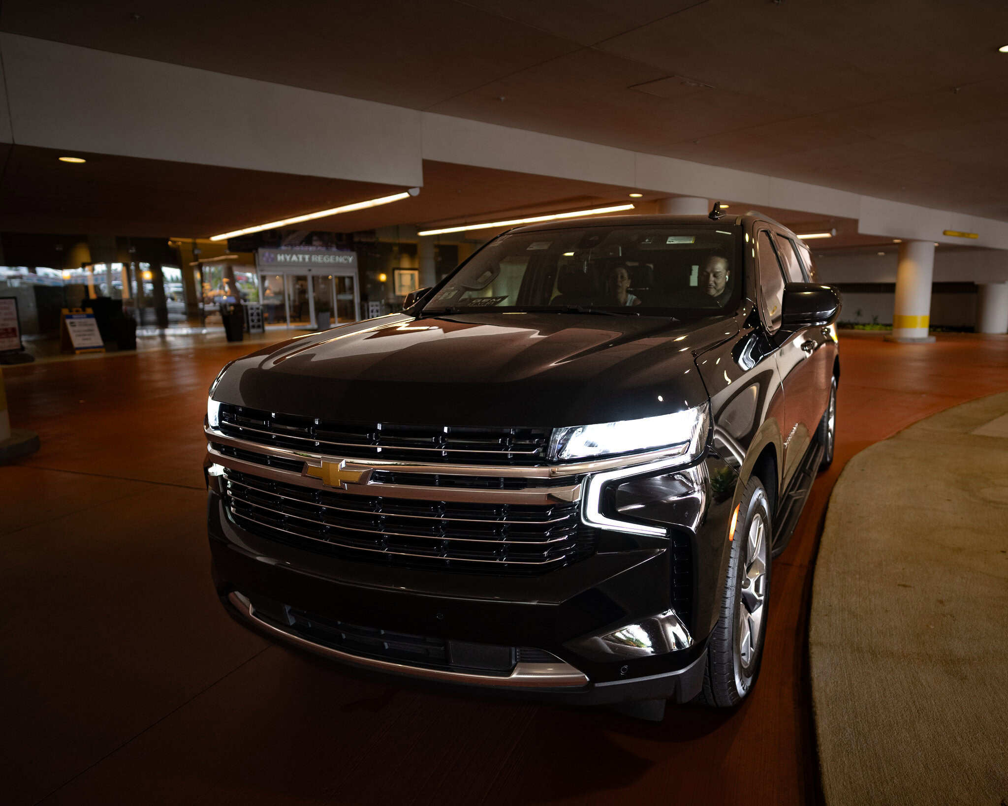 Black SUV from Gem Luxury Services arriving at Hyatt Regency MCO