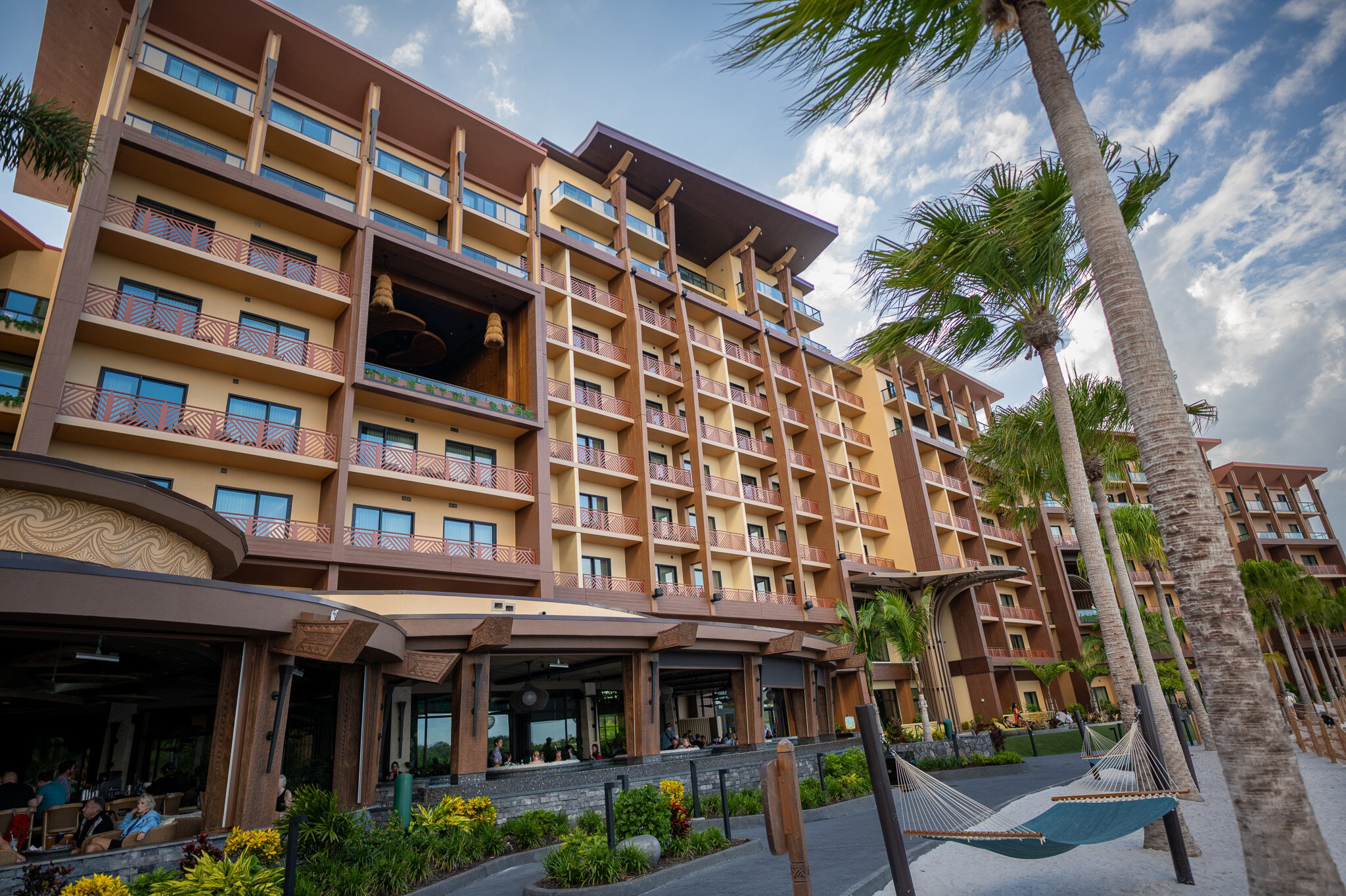disney-polynesian-island-tower-exterior